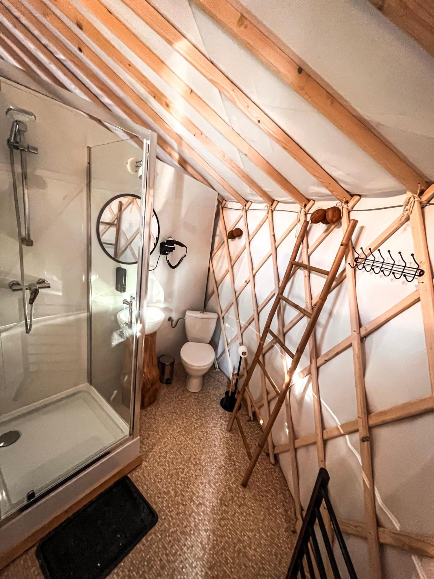 Aloha Glamp - Okragle Domki Przy Rzece - Balia I Sauna - Energylandia Zagornik Экстерьер фото