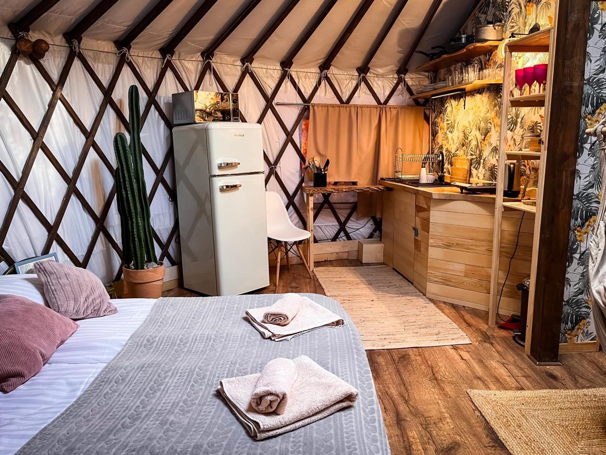 Aloha Glamp - Okragle Domki Przy Rzece - Balia I Sauna - Energylandia Zagornik Экстерьер фото