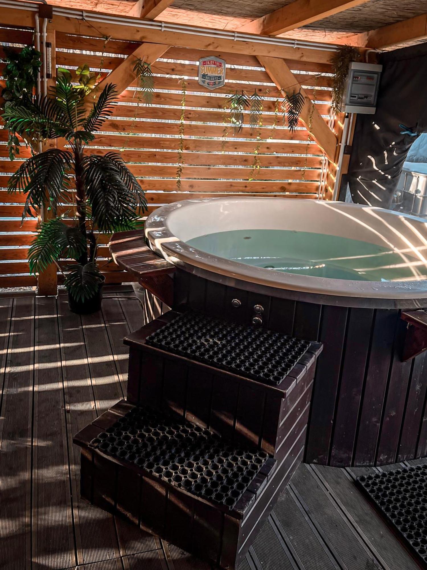 Aloha Glamp - Okragle Domki Przy Rzece - Balia I Sauna - Energylandia Zagornik Экстерьер фото